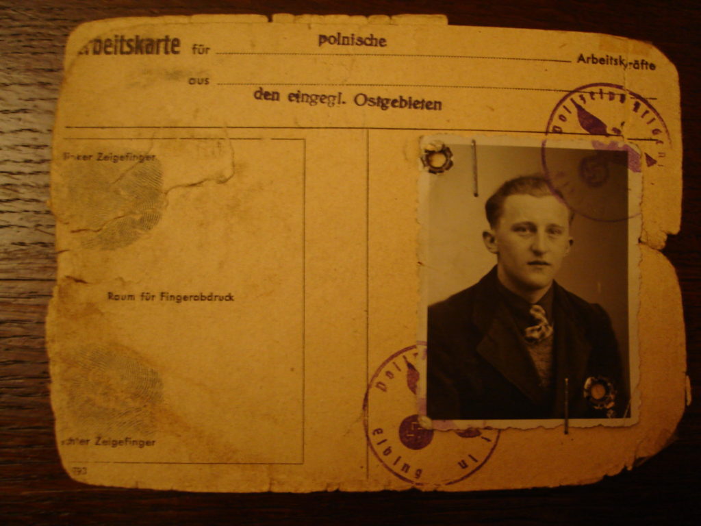 Arbeitskarte von Anton Groth, ausgestellt vom Arbeitsamt Elbing am 14. Juni 1944 © Fundacja Ośrodka Karta, Warschau