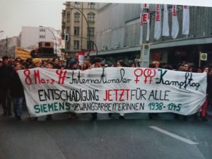 Demonstration für die Entschädigung von Zwangsarbeiterinnen bei Siemens, Berlin, 3. März 1997 © Silke Radosh-Hinder