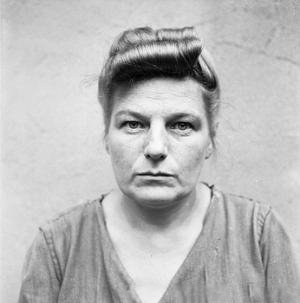 Hertha Ehlert wartet auf ihren Prozess, August 1945 © Wikimedia